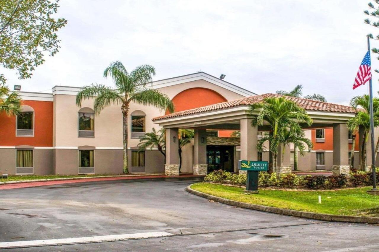 Quality Suites Fort Myers Airport I-75 Exterior photo