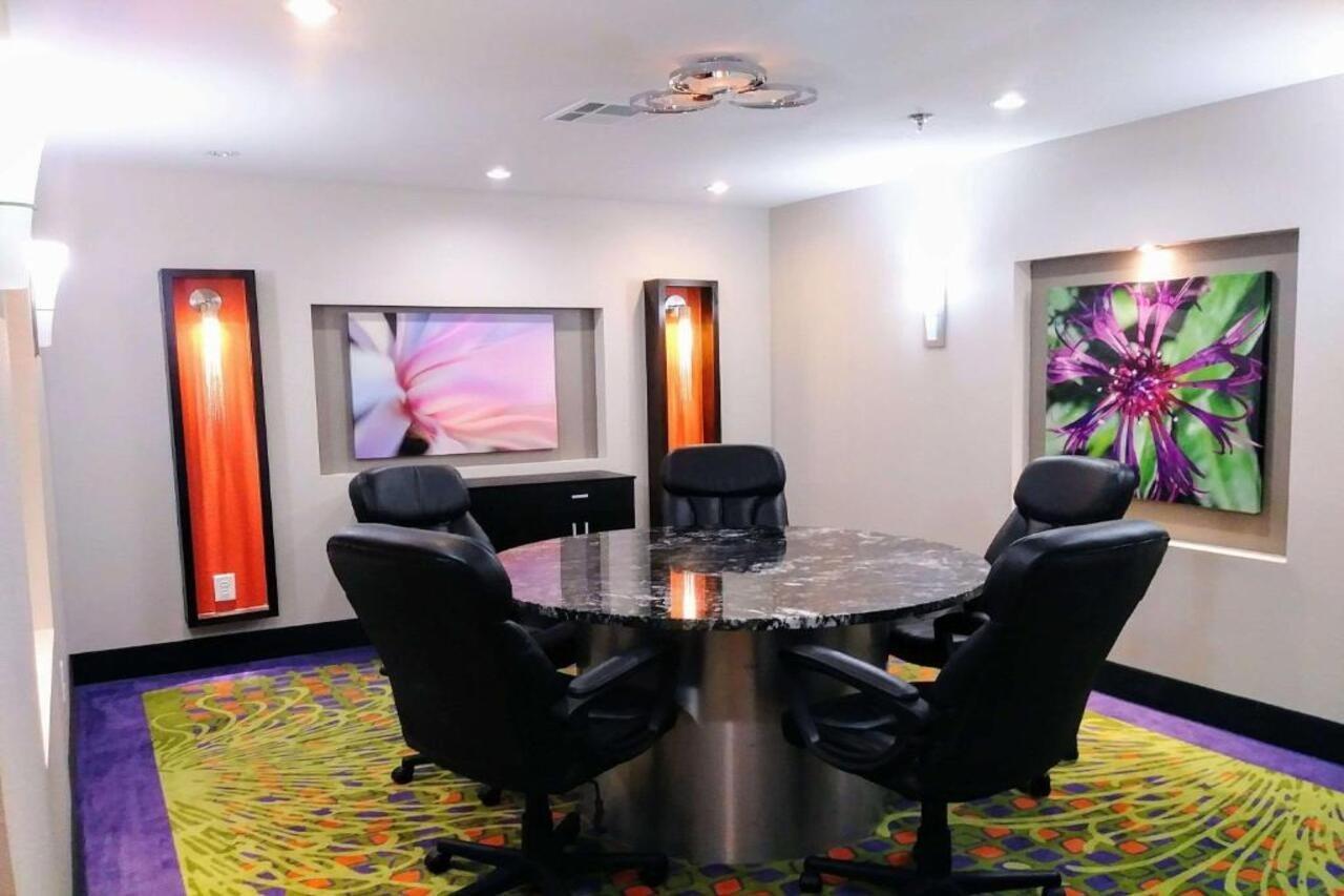 Quality Suites Fort Myers Airport I-75 Exterior photo