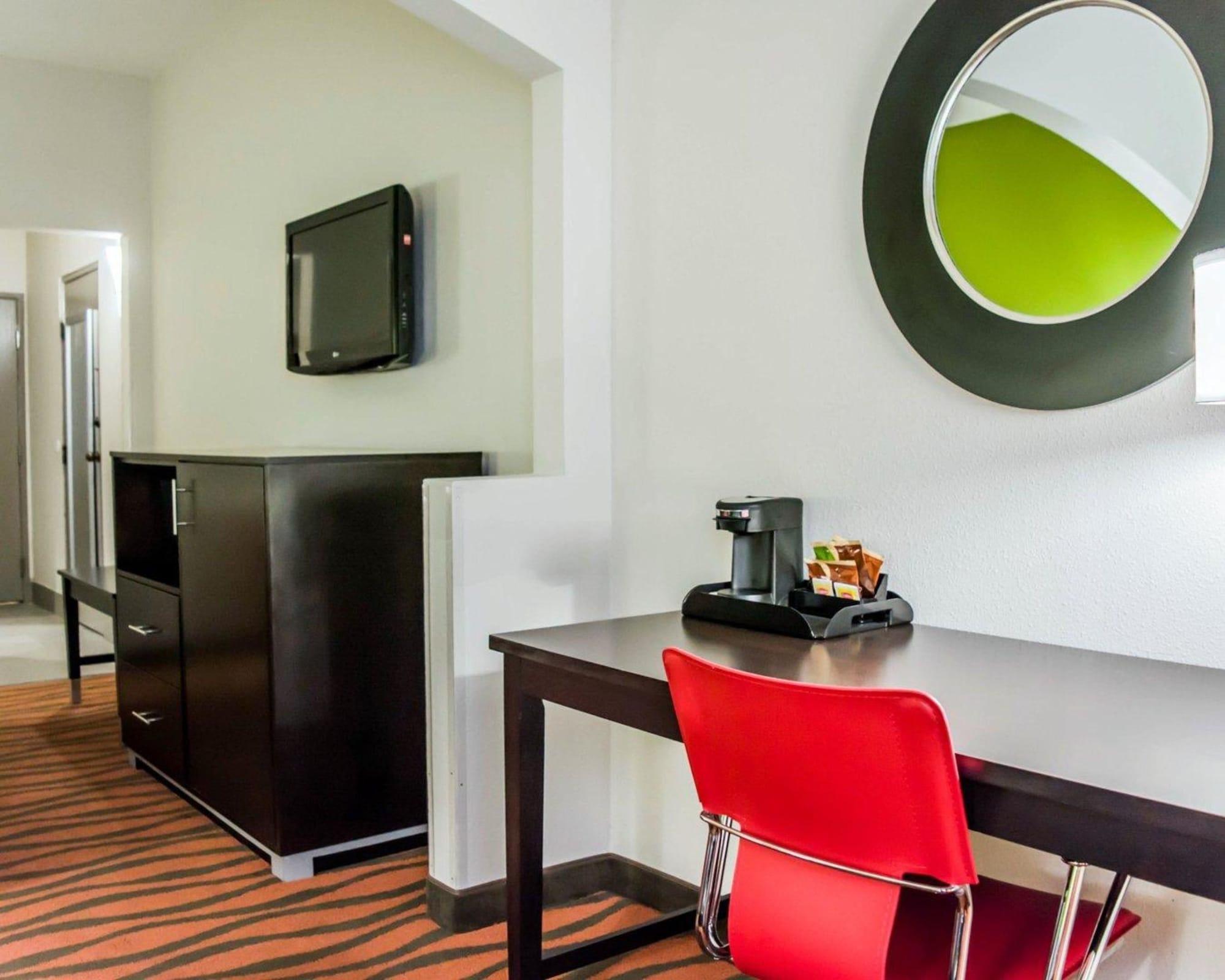 Quality Suites Fort Myers Airport I-75 Exterior photo