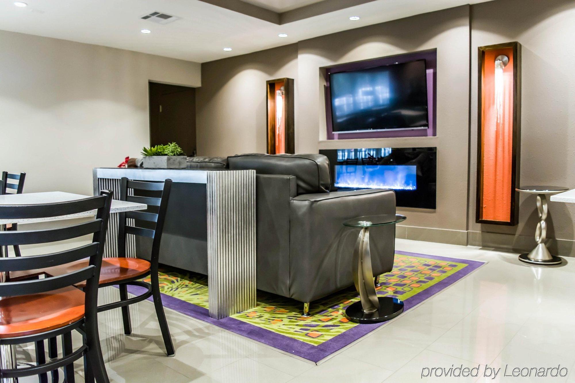 Quality Suites Fort Myers Airport I-75 Exterior photo