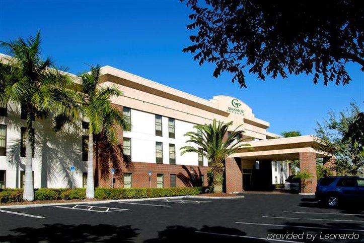 Quality Suites Fort Myers Airport I-75 Exterior photo