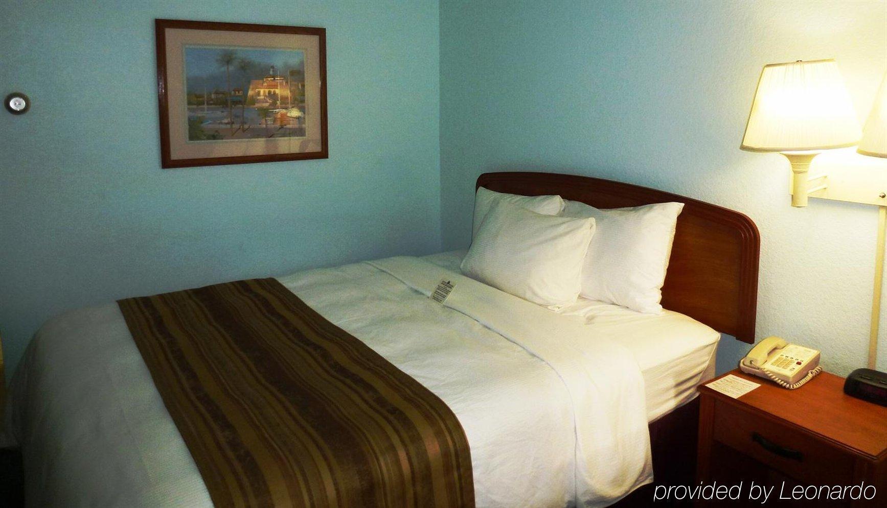Quality Suites Fort Myers Airport I-75 Exterior photo
