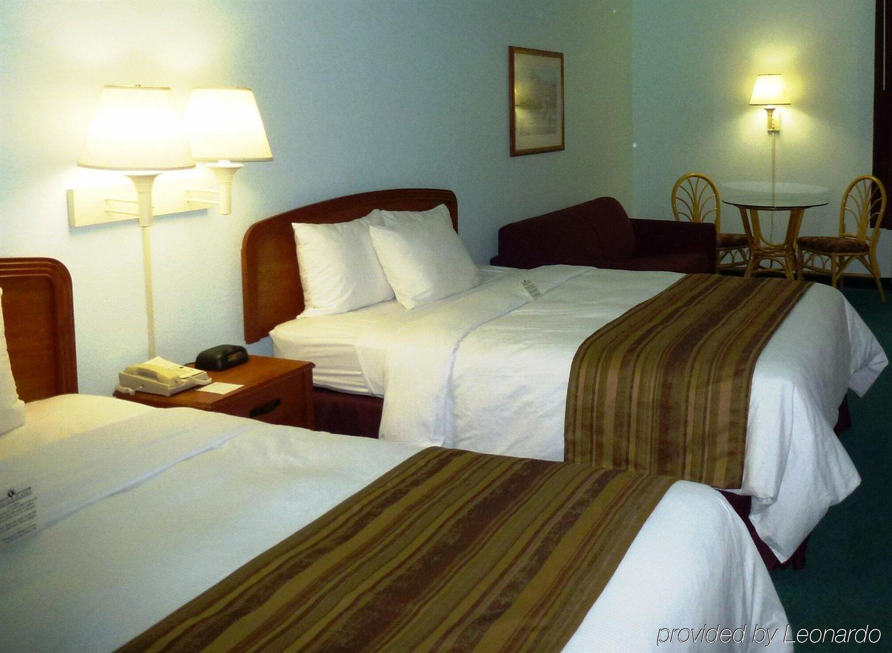 Quality Suites Fort Myers Airport I-75 Exterior photo