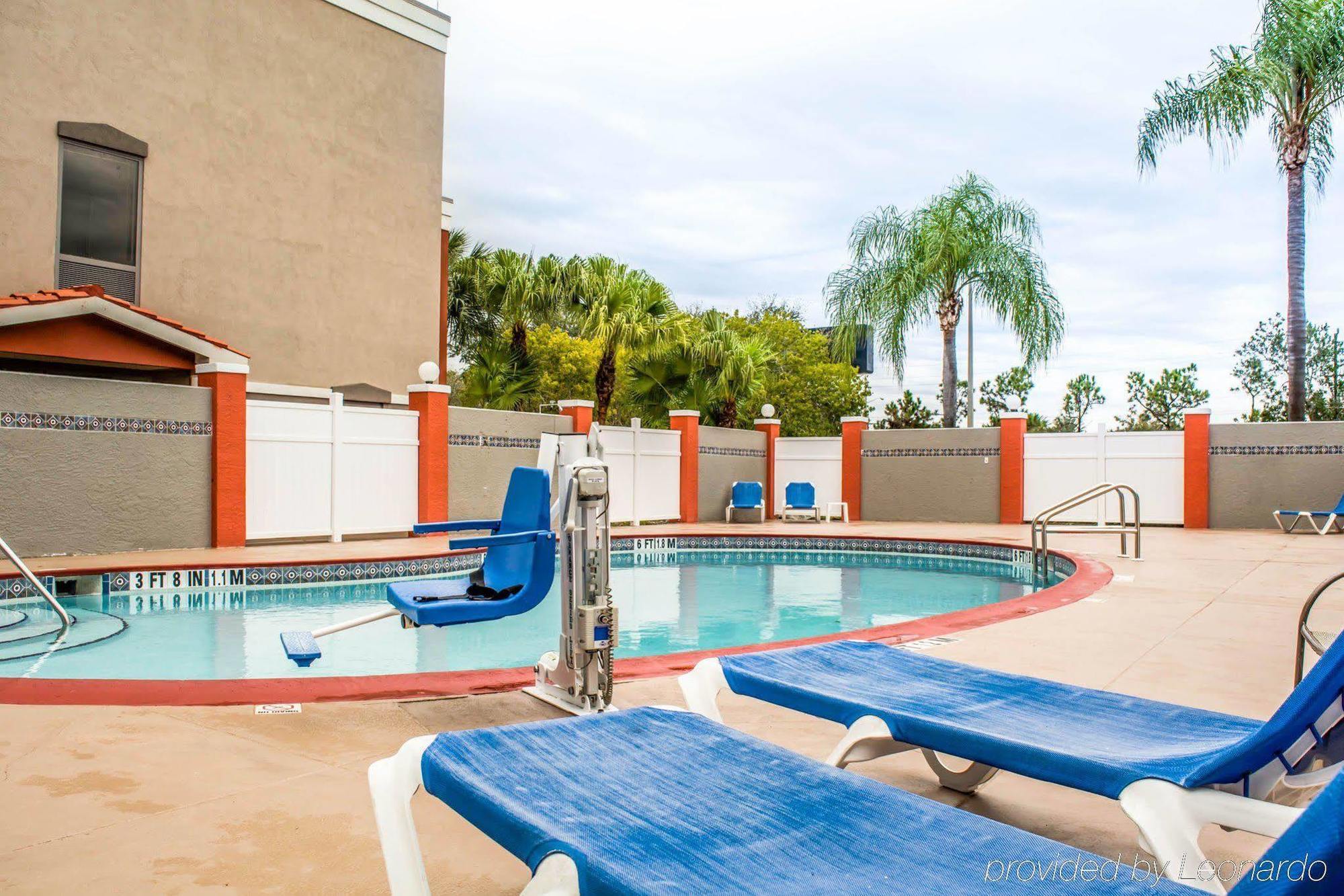 Quality Suites Fort Myers Airport I-75 Exterior photo